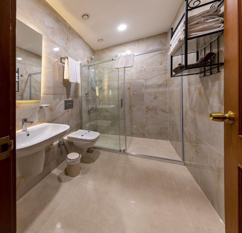 Royan Suites Истанбул Екстериор снимка